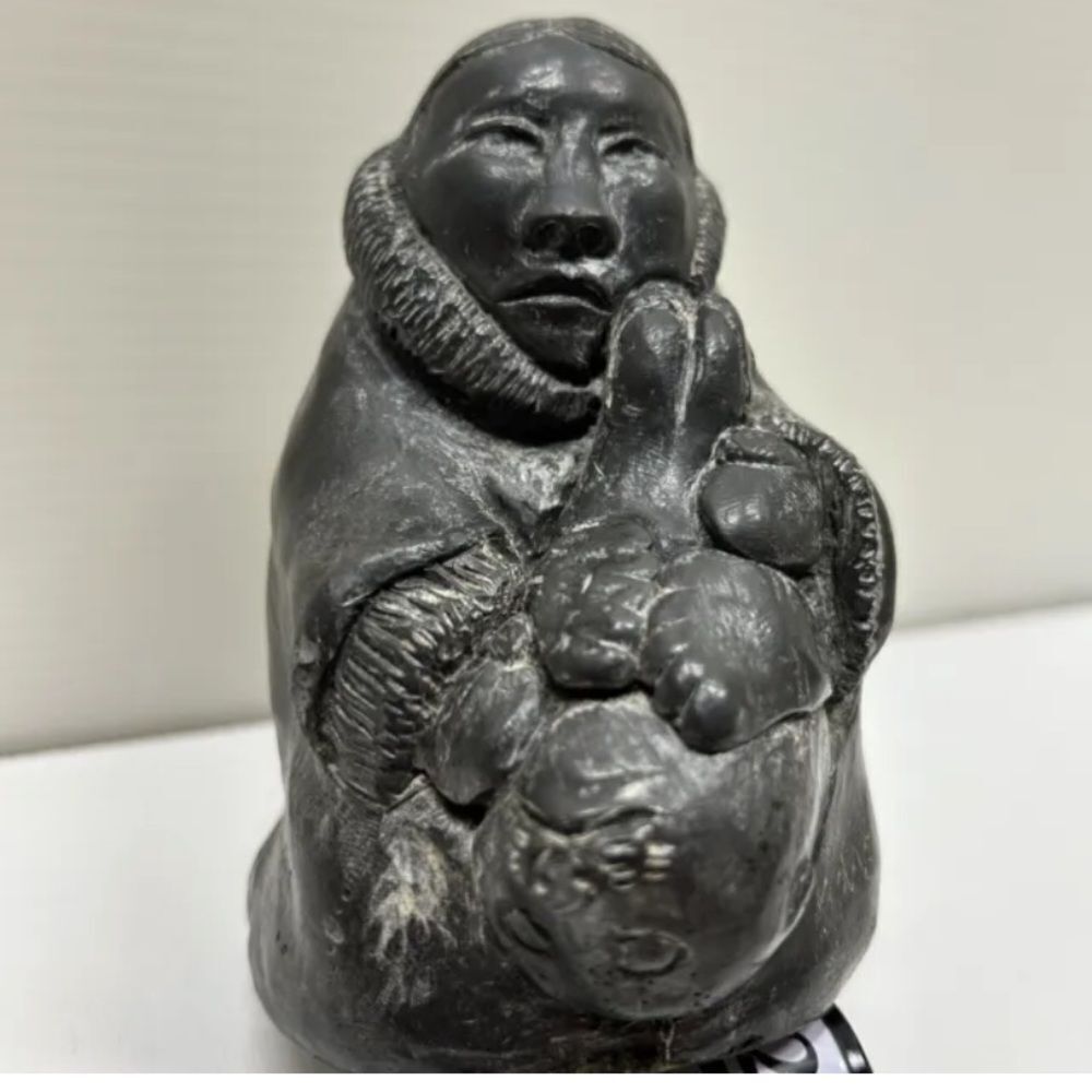 VTG A The Wolf Original Fait a La Main Au Canada Hand Made Eskimo Mother